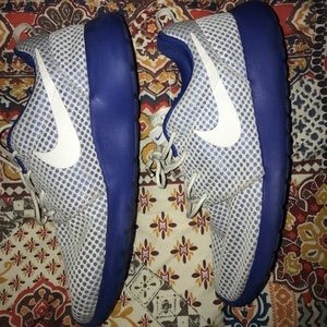 Women’s Nike Roshes